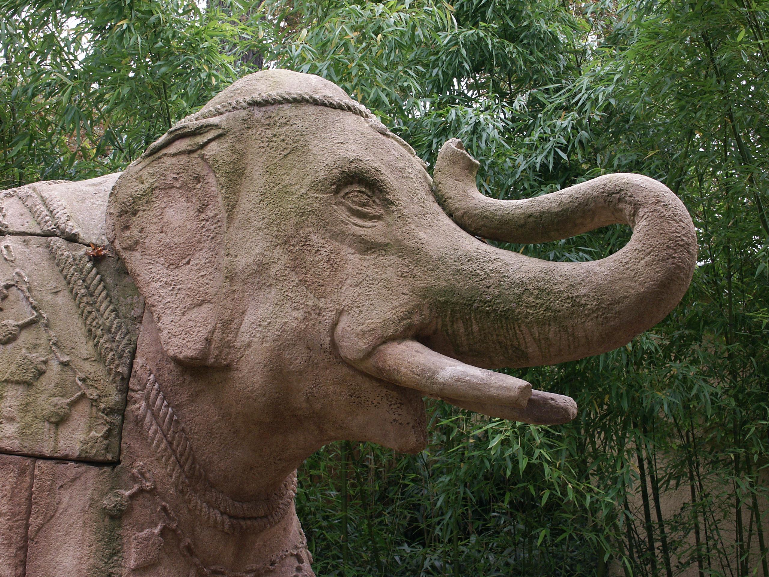 Elefantenstatue in der Themenwelt Dschungelpalast